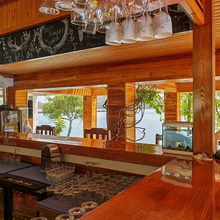 Отель Doria Yacht Club 4*