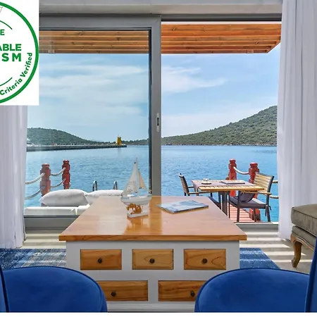 Doria Yacht Club Hotell 4*
